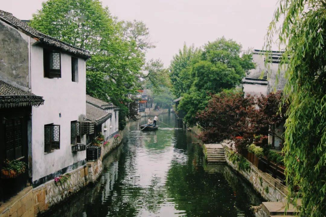 逃离破旧弃城